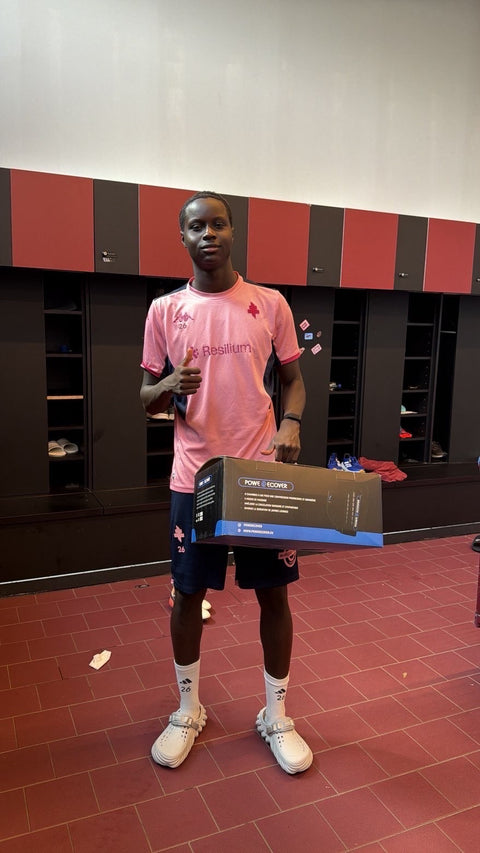 Joueur avec sa boîte Presso Boots